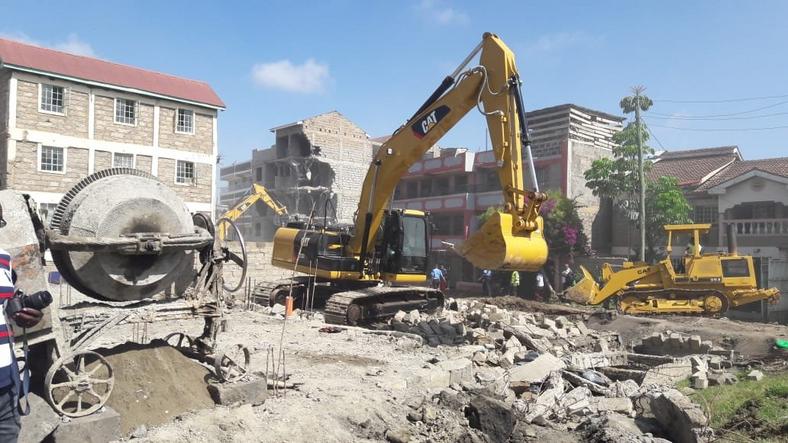 Bulldozers flatten a building in Kayole's Nyama Villa area believed to be on Kenya Power's land 