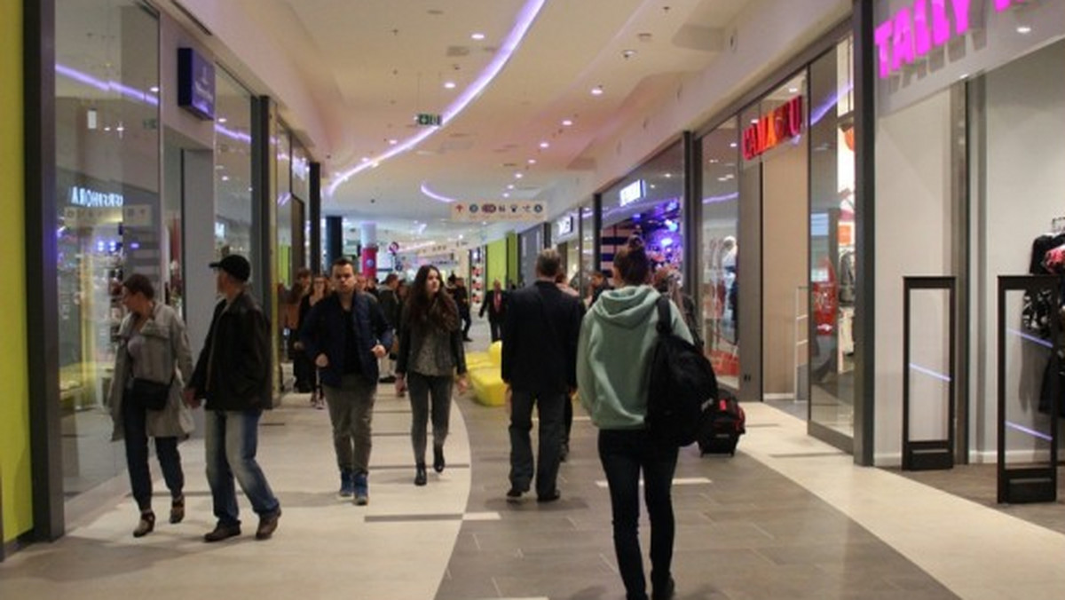 Chcesz zrobić zakupy w sylwestra i pierwszy dzień nowego roku? Lepiej sprawdź, w jakich godzinach będą czynne największe sklepy i galerie handlowe w Poznaniu.