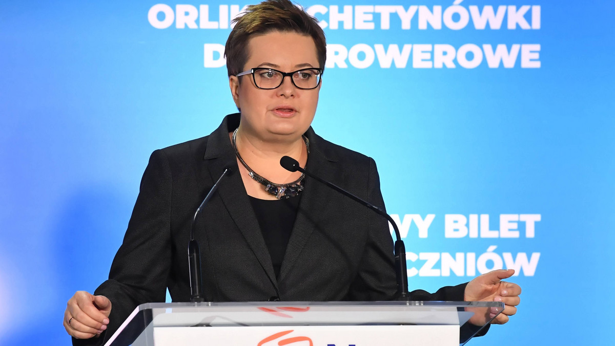 Prezydent i premier razem z narodowcami pójdą w marszu pod znakiem falangi i przy hasłach, które nie przystoją głowie państwa - powiedziała dziś liderka Nowoczesnej Katarzyna Lubnauer.