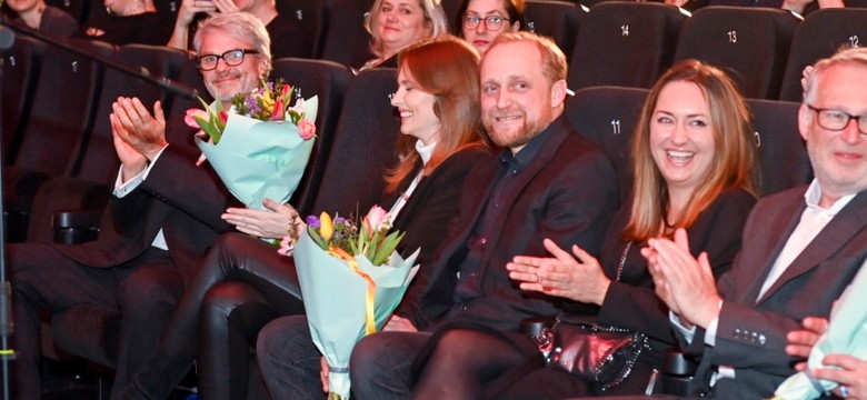 Piotr Adamczyk drugi raz zabrał młodszą o 19 lat żonę na polskie salony [FOTO]