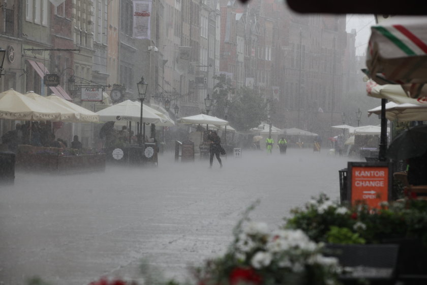 Oberwanie chmury w centrum Gdańska 