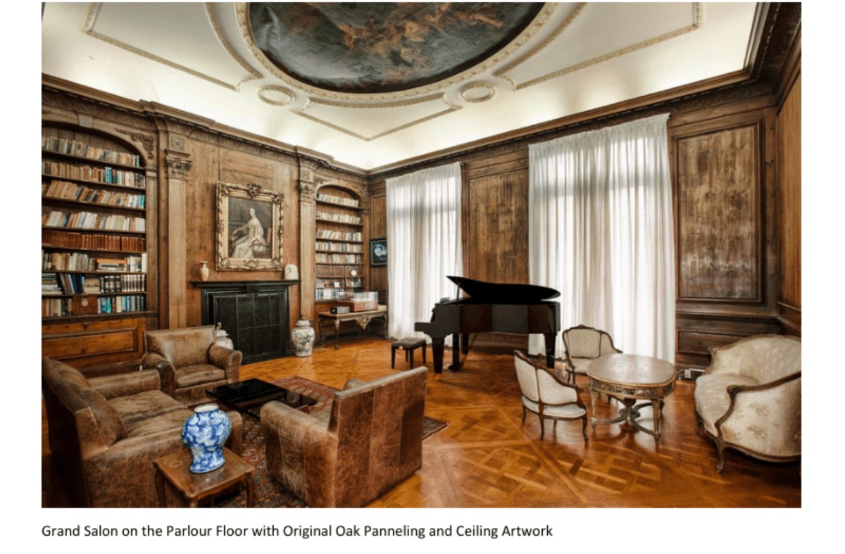 Titova vila i glavni salon sa originalnim drvenim panelima na zidovima i oslikanim plafonom