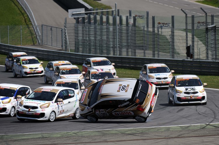 Kia Lotos Race