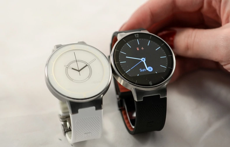 Alcatel One Touch Watch... Co jak co, ale minimalistycznej elegancji nie można mu odmówić