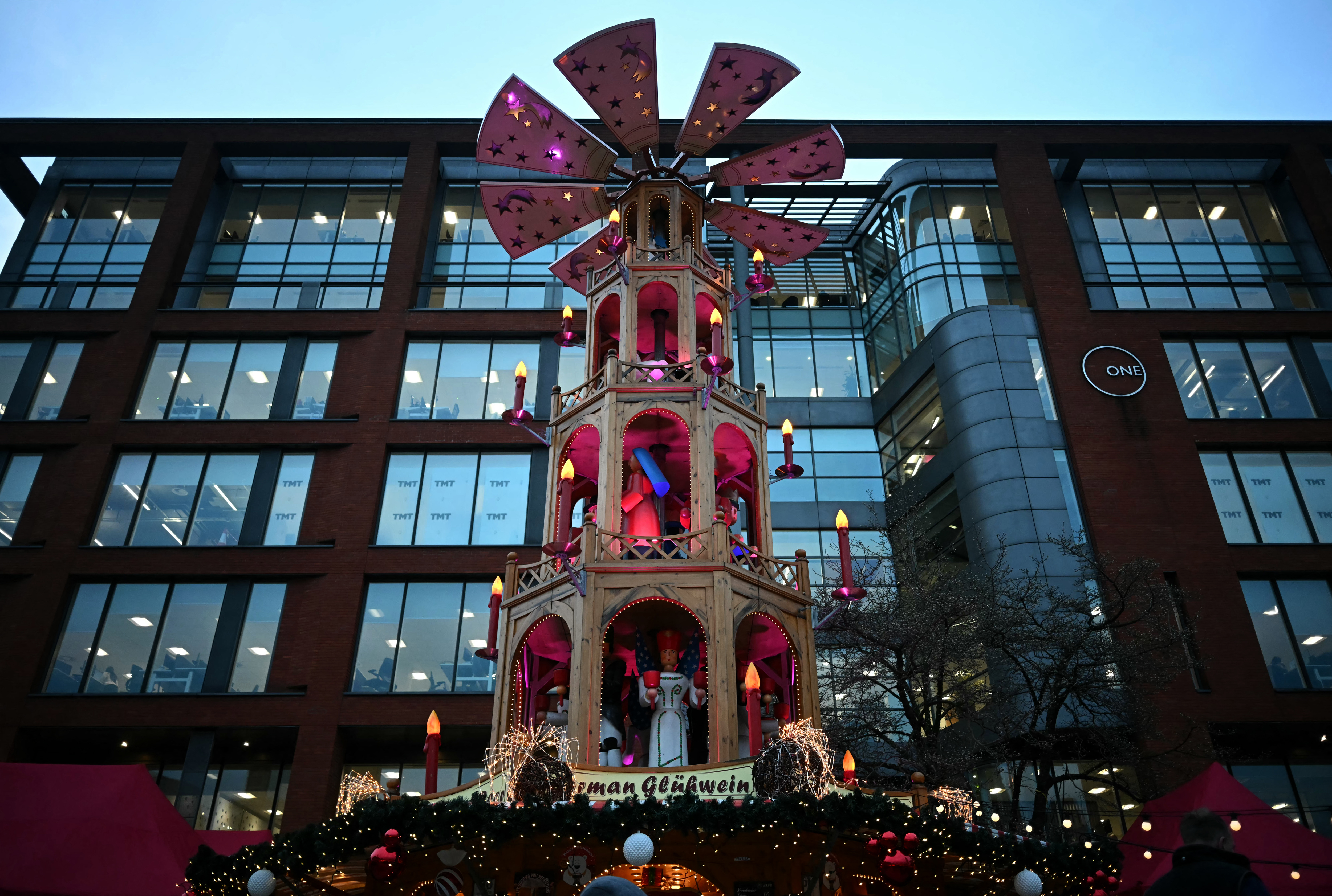 Manchester Christmas Markets open with 274 stalls - Albert Square returns after 6 years