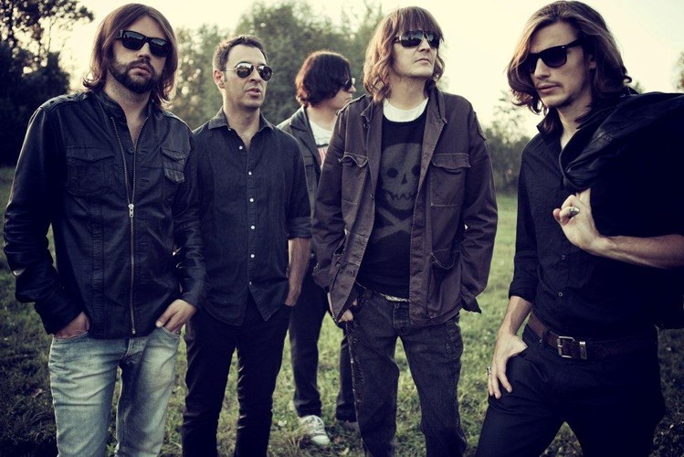 20 lat stuknęło niedawno Wilkom, kawał czasu... Wychowało się na was już chyba niejedno pokolenie. Macie tego świadomość?