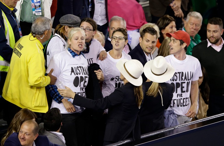 Skandal podczas finału Australian Open. Aktywiści wdarli się na kort