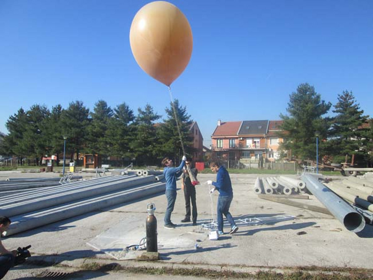 USPEH ČAČANSKIH UČENIKA Lansirali meteorološki balon na visinu od 30  kilometara