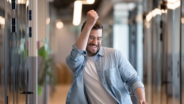 14 sierpnia i 28 grudnia w 2026 roku dniami wolnymi od pracy. premier wydał zarządzenie gwarantujące dwa długie weekendy bez konieczności brania urlopu