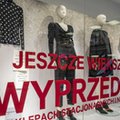 Sklepy przyspieszają wyprzedaże. To efekt zamknięcia galerii handlowych