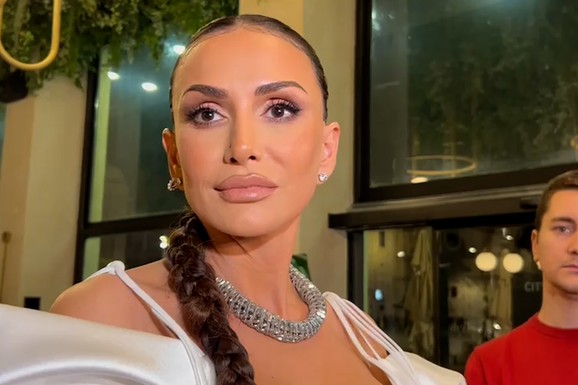 EMINA JAHOVIĆ U ŠORTSU Objavila sliku sa treninga, a ovo je njen jelovnik zbog kojeg ima PERFEKTNU LINIJU: "To radim već neko vreme"