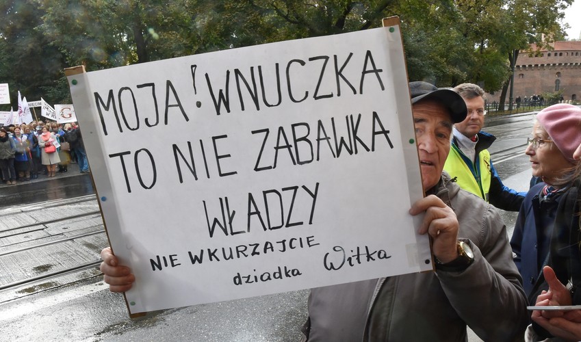 Kraków. Protest przeciw reformie edukacji, 10 bm. przed Urzędem Wojewódzkim w Krakowie.(PAP)