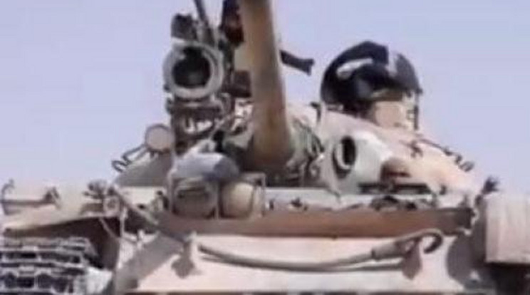 Tankkal végzett ki egy katonát az ISIS