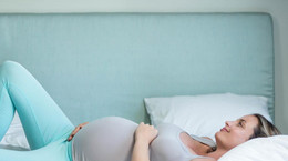 Naukowcy o tym, w jakiej pozycji najlepiej spać w ciąży