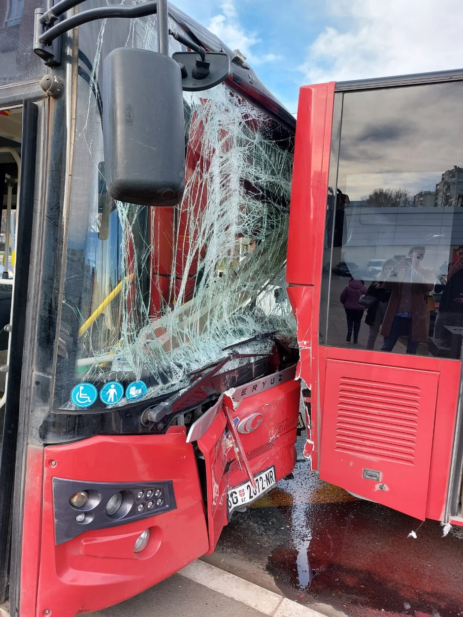 Sudar dva autobusa na Novom Beogradu 