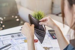 Czym prędzej wyrzuć to z portfela. Te przedmioty przynoszą pecha