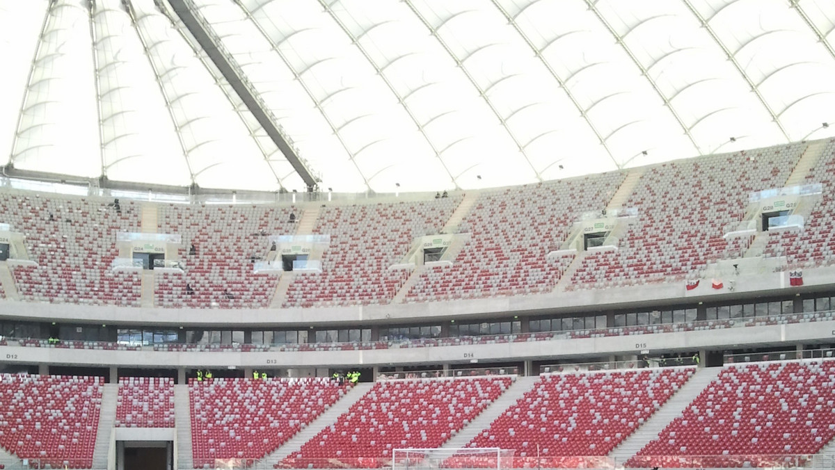 Tym razem nie będzie wstydu. Mecz Polska - Ukraina w eliminacjach mistrzostw świata na Stadionie Narodowym (piątek, godz. 20.45) odbędzie się na dobrej murawie i przy zamkniętym dachu. Piłkarzom nie przeszkodzą więc warunki atmosferyczne.