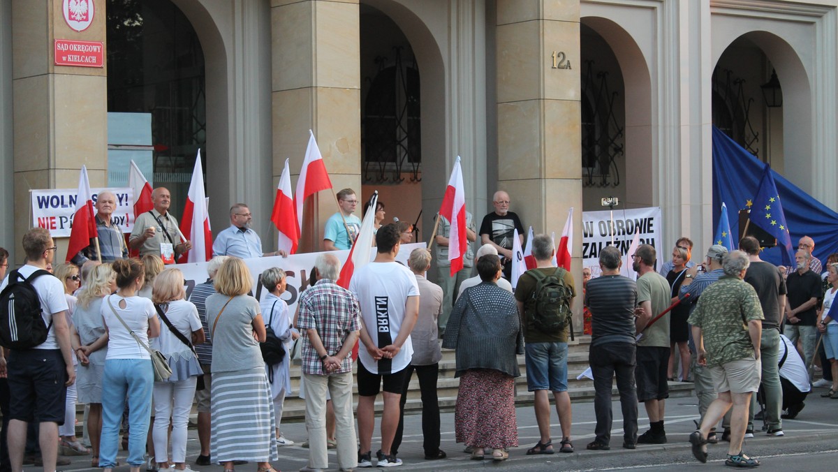 Kolejny protest przed kieleckim sądem. "Tę nową komunę też się uda złamać"