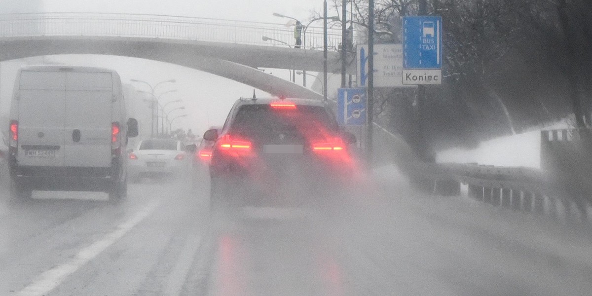 Ludzie Macierewicza szaleją na drodze! 