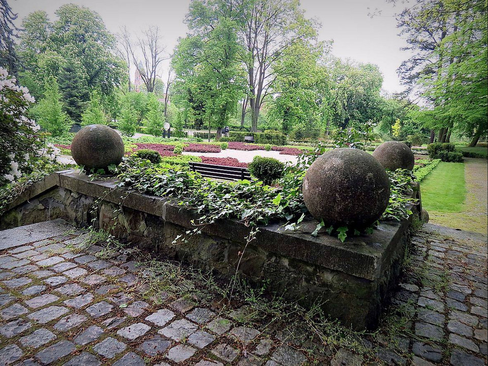 Zespół pałacowy z parkiem angielskim w Bagnie k. Wrocławia