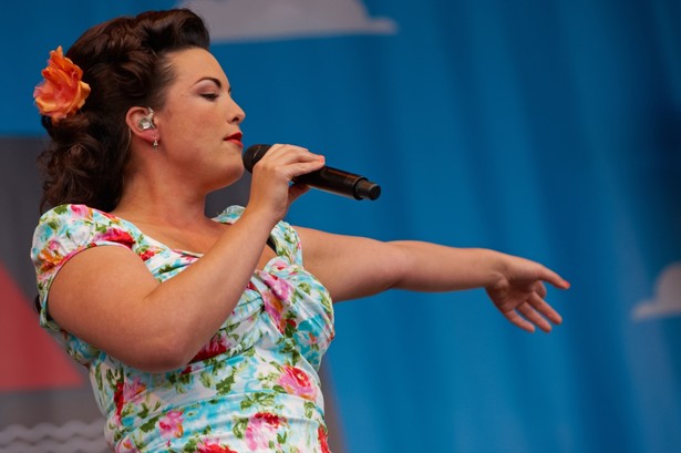 Caro Emerald w lutym przyjedzie do Polski. Znamy ceny biletów