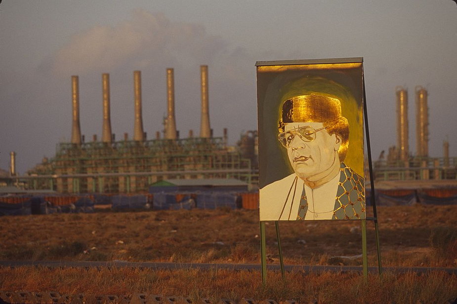 Portret Muamara Kaddafiego wykonany ze złota