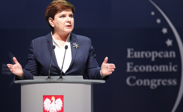 Polacy zaczynają odwracać się od rządu Beaty Szydło. NOWY SONDAŻ