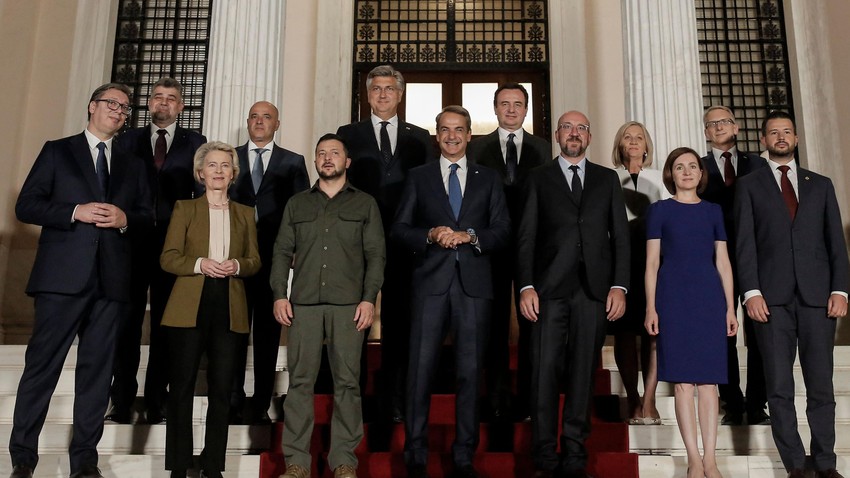 Aleksandar Vučić (levo) i Andrej Plenković (gore u sredini) najčešće se sreću na međunarodnim samitima, poput ovog u Grčkoj u avgustu 2023. | Foto: KOSTAS TSIRONISEPA-EFEREXShutterstock