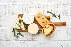 Idealne na sylwestrową przystawkę. Podpowiadamy, jak skomponować deskę serów