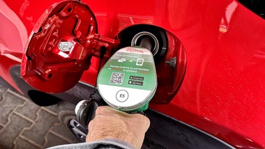 paliwo po 4 zł i 99 groszy za litr. od 22 grudnia wielkie obniżki cen. co się dzieje?