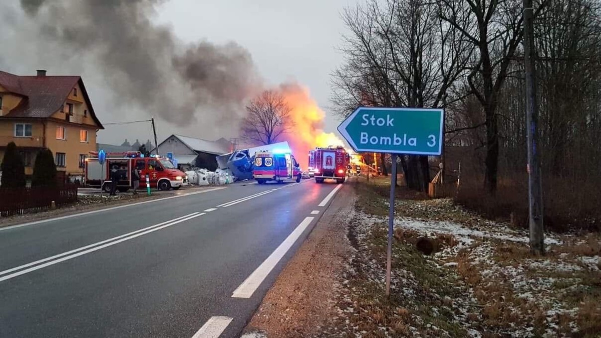 Stok. Wypadek na DK8. Jedna osoba nie żyje, pojazd w ogniu