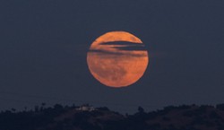 Pełnia Księżyca w grudniu 2025. Kiedy wypada i co nam przyniesie?