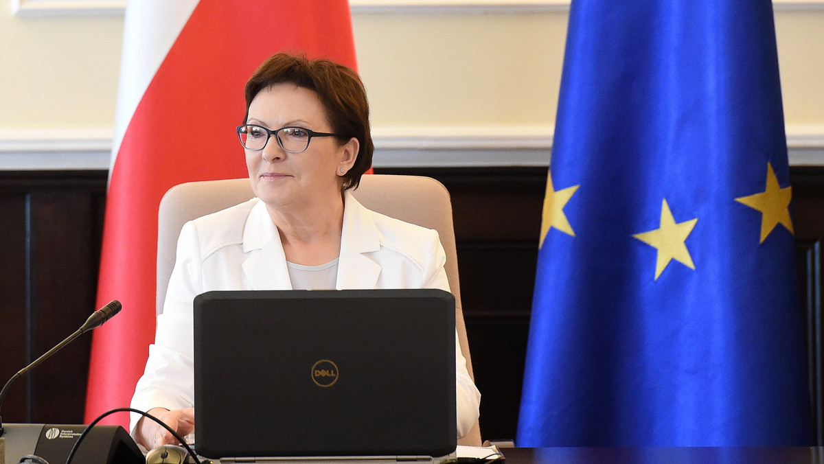 Premier Ewa Kopacz jest zdania, że do zarządzonego na 6 września referendum nie można dopisać kolejnych pytań; nie można go także odwołać. Jak podkreśliła, takie są opinie konstytucjonalistów.