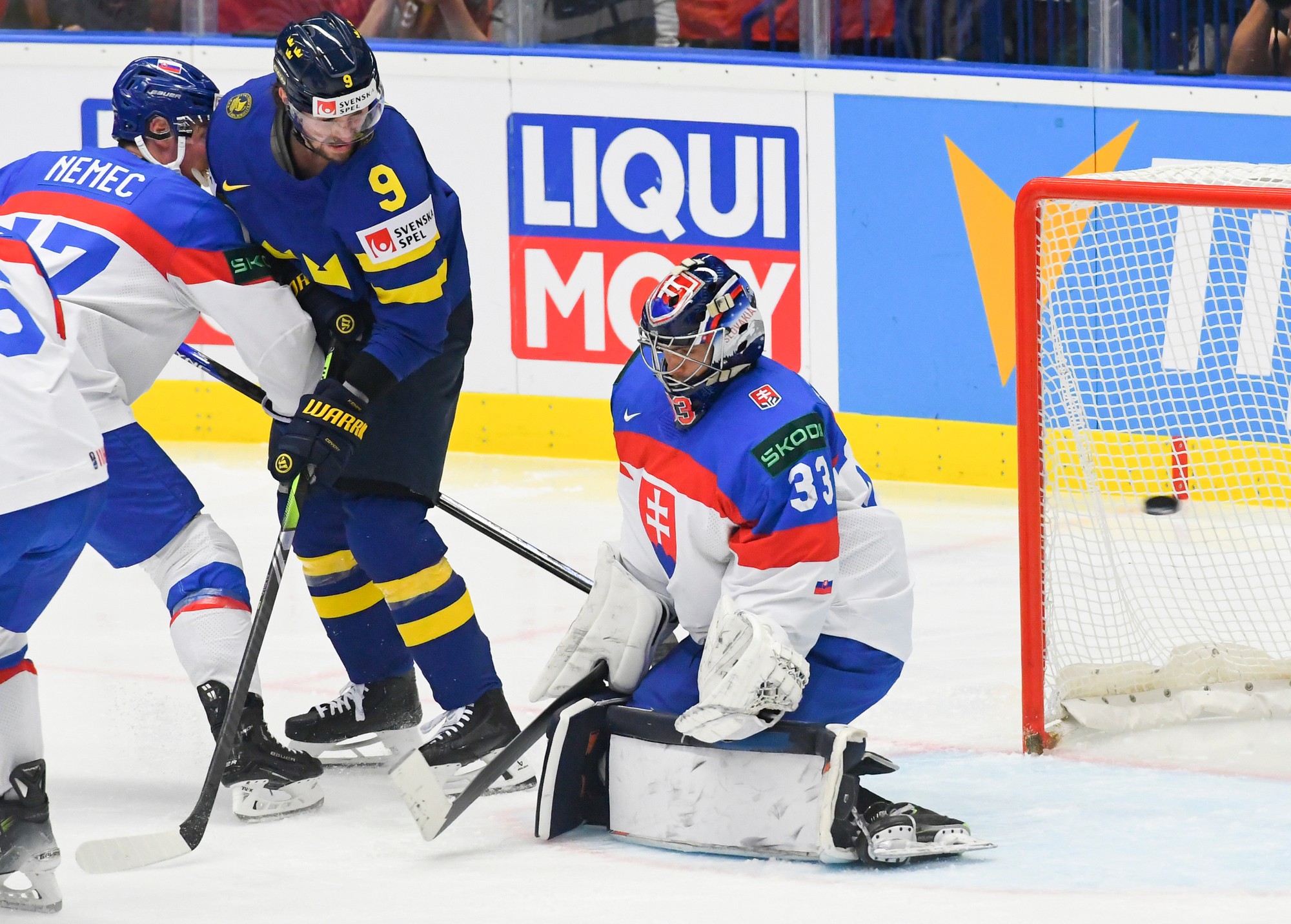 Sprava brankár Stanislav Škorvánek (Slovensko), Adrian Kempe  (Švédsko) a Šimon Nemec (Slovensko).