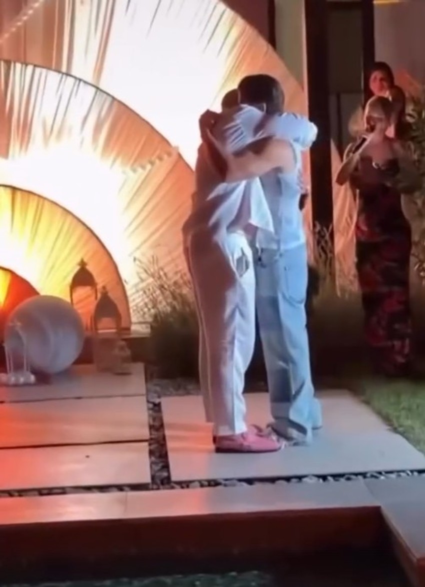 Marina Visković peva na veridbi gej para