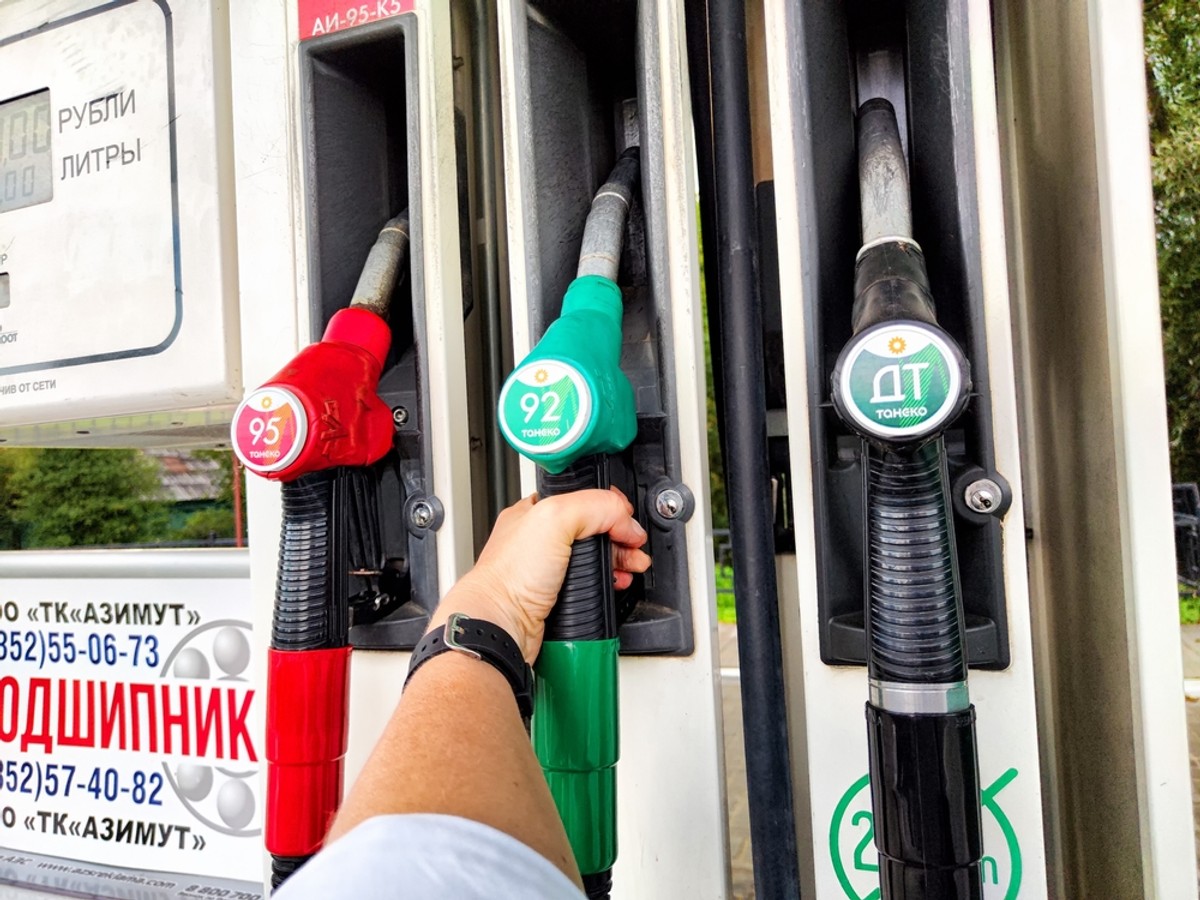 Rosja zdecydowała w sprawie zakazu wywozu paliw. Znalazła się w trudnej sytuacji