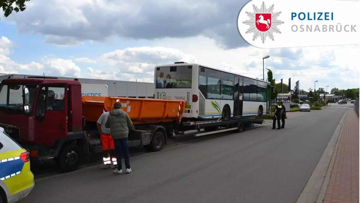 MAN-em L2000 ciągnął lawetę, na której znajdował się 12-tonowy autobus