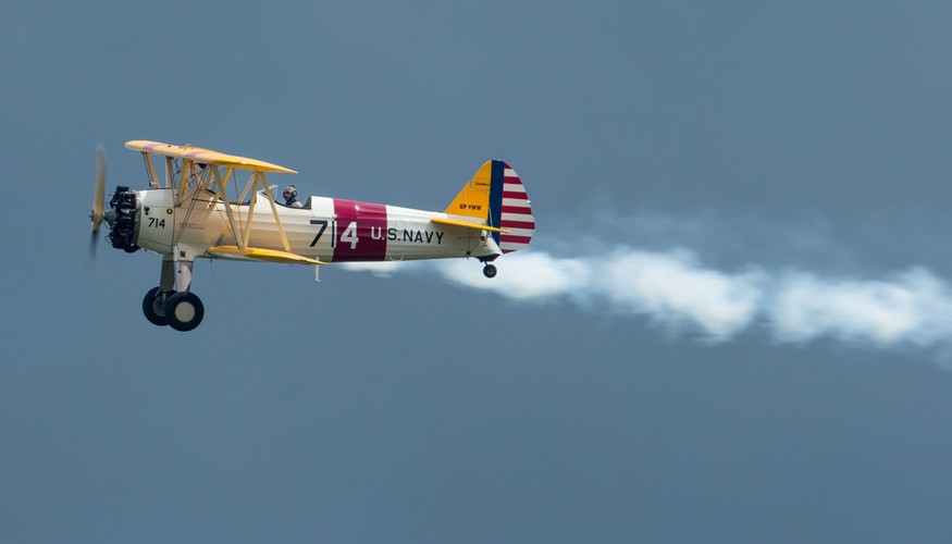 Pokaz samolotów AT-3, 20 bm. w Dęblinie. Międzynarodowe Pokazy Lotnicze Dęblin 2015 to główny punktu obchodów 90. rocznicy powstania 'Szkoły Orląt'. 
<br><br>(mr) PAP/Tomasz Koryszko