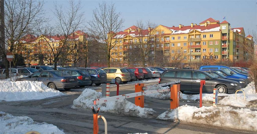 Urzędnicy mają duże parkingi