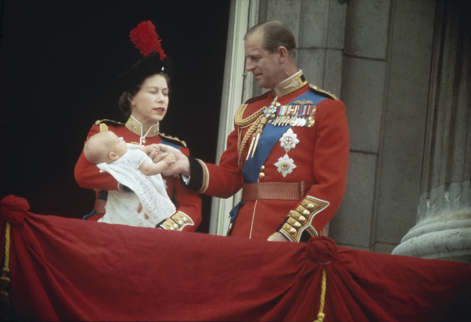 Królowa Elżbieta II, książę Filip i mały Edward