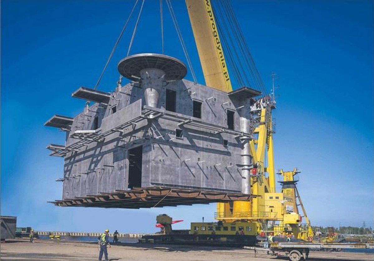 Jedną 100 mld zł, jakie do końca dekady Grupa ORLEN jest farma wiatrowa Baltic Power. Na terenie Polski powstają jej kluczowe elementy- na zdjęciu tzw. topside, czyli główna część konstrukcji stacji elektroenergetycznych, które produkowane są w Gdyni i Gdańsku