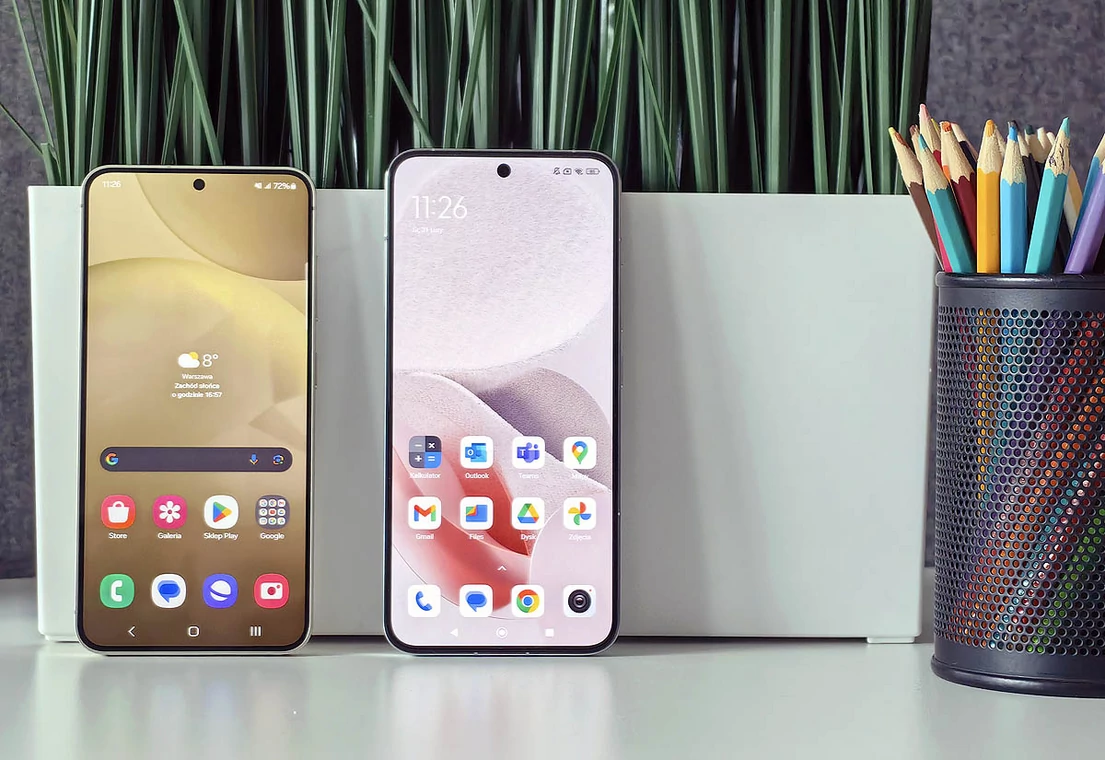 Porównanie ekranów w Samsungu Galaxy S24 (po lewej) oraz nowego Xiaomi 14