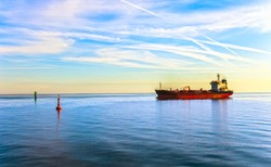 Trafiony rakietami? Eksplozja na irańskim tankowcu, Teheran oskarża Arabię Saudyjską [WIDEO]