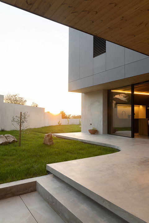 Stylowy portugalski dom podążający za promieniami słońca