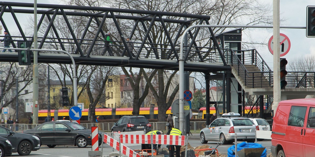 2,7 mln zł wyrzucone w kładkę