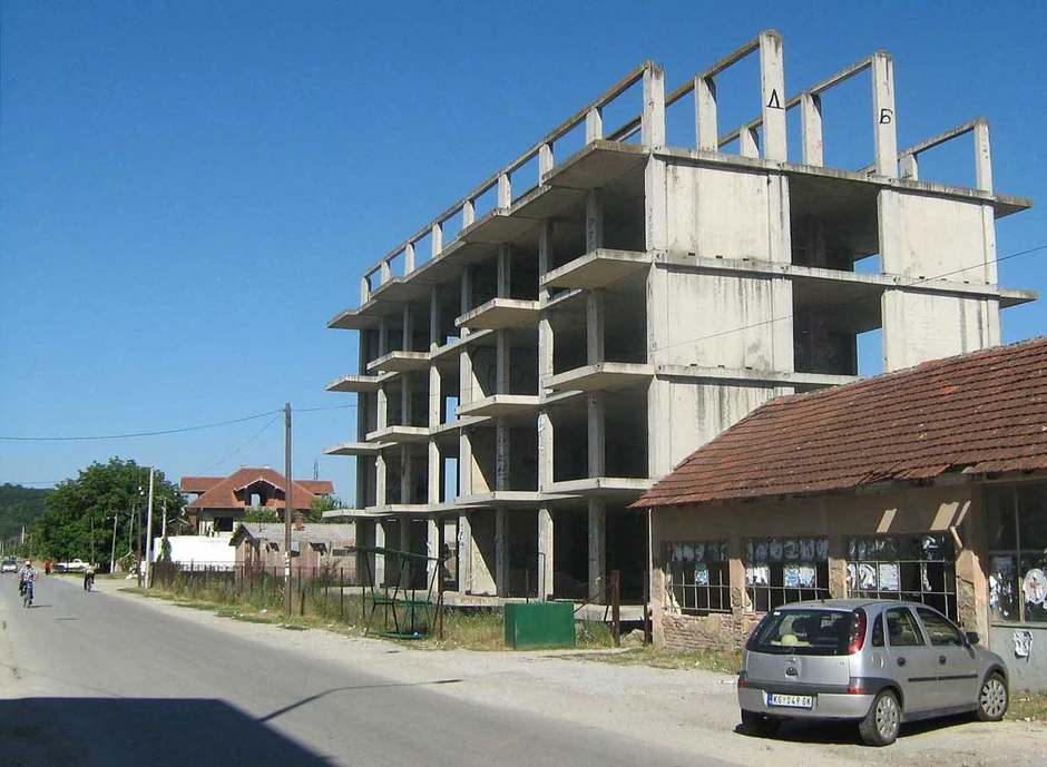 Kostur zgrade za mlade kadrove SPS-a i JUL-a podignut posle bombardovanja