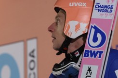 PŚ w skokach. Austriak Kraft wygrał inauguracyjny konkurs w Ruce, 21. miejsce Kubackiego