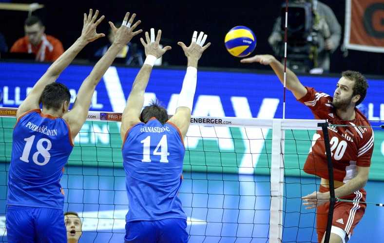 Serbowie pokonani. Kurek bohaterem. Polscy siatkarze biżej awansu