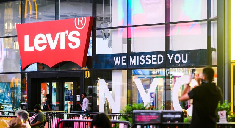 Levis sign