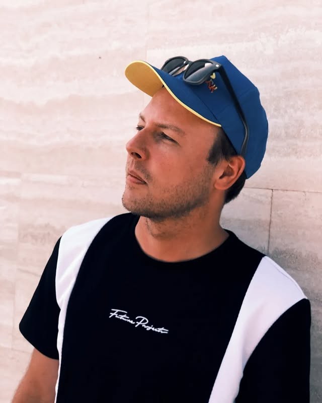 Poľský raper Damian Zawada, známy pod umeleckým menom Wadazii. 